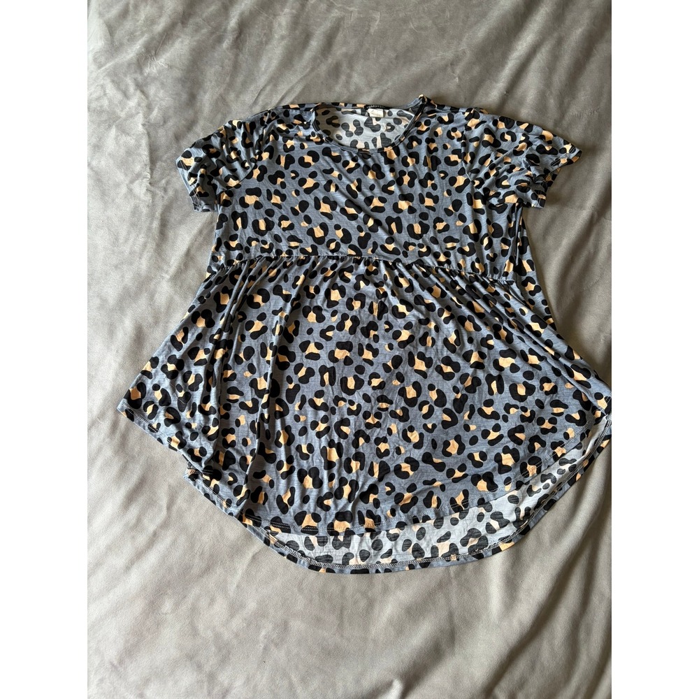 Heimish USA Womens Grey Leopard Print Babydoll Top Short Sleeve High Low Large